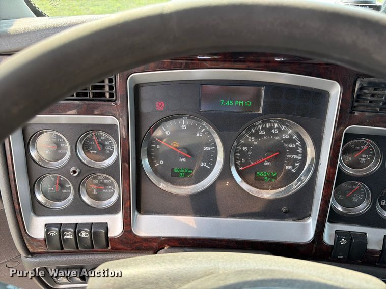 image for item OE9663 2012 Kenworth W900 semi truck
