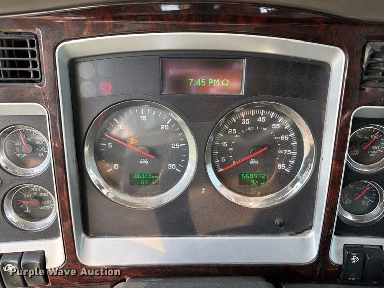 image for item OE9663 2012 Kenworth W900 semi truck