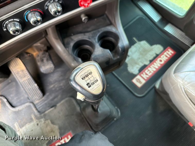 image for item OE9663 2012 Kenworth W900 semi truck