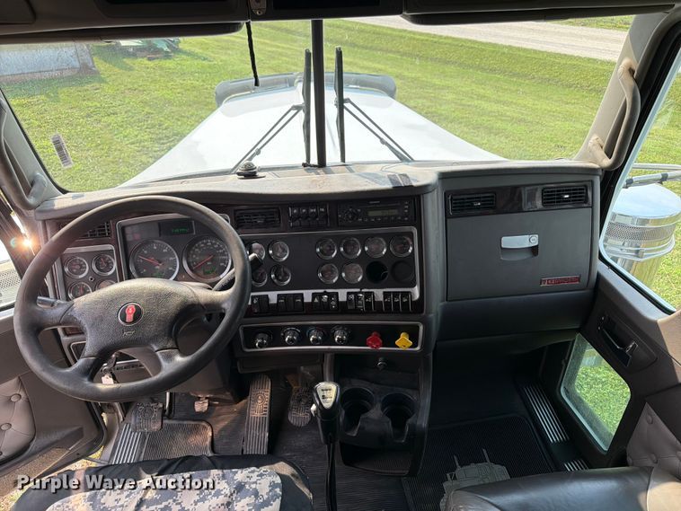 image for item OE9663 2012 Kenworth W900 semi truck
