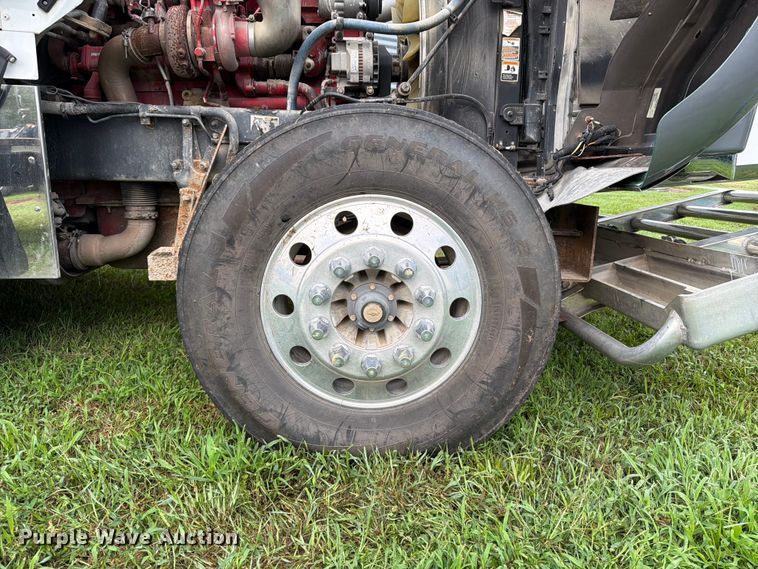 image for item OE9663 2012 Kenworth W900 semi truck