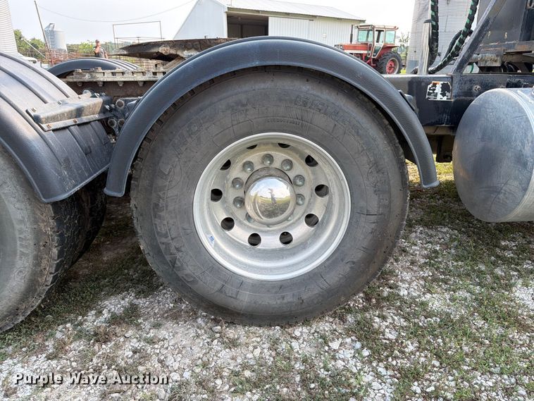 image for item OE9663 2012 Kenworth W900 semi truck