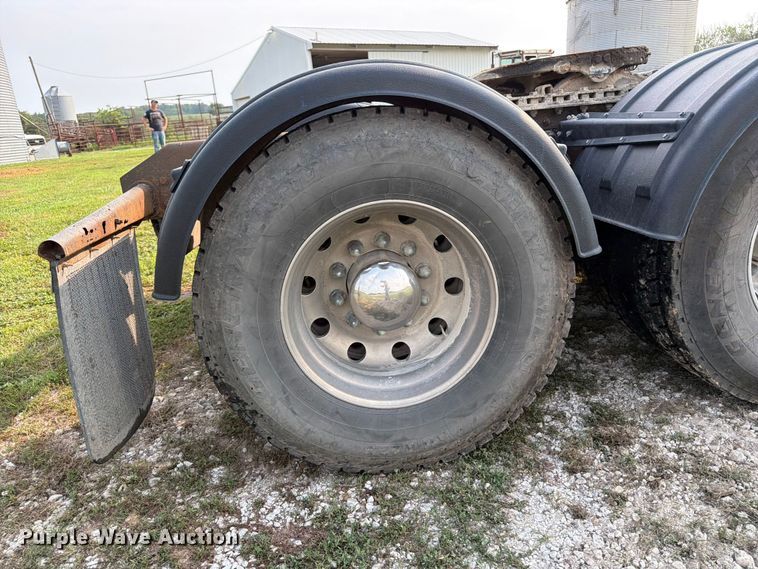 image for item OE9663 2012 Kenworth W900 semi truck