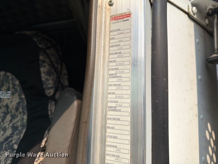 image for item OE9663 2012 Kenworth W900 semi truck