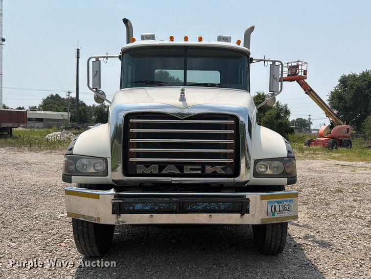 image for item OE9674 2008 Mack GU semi truck
