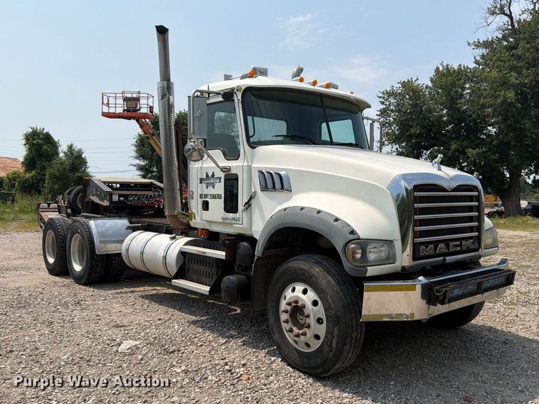 image for item OE9674 2008 Mack GU semi truck