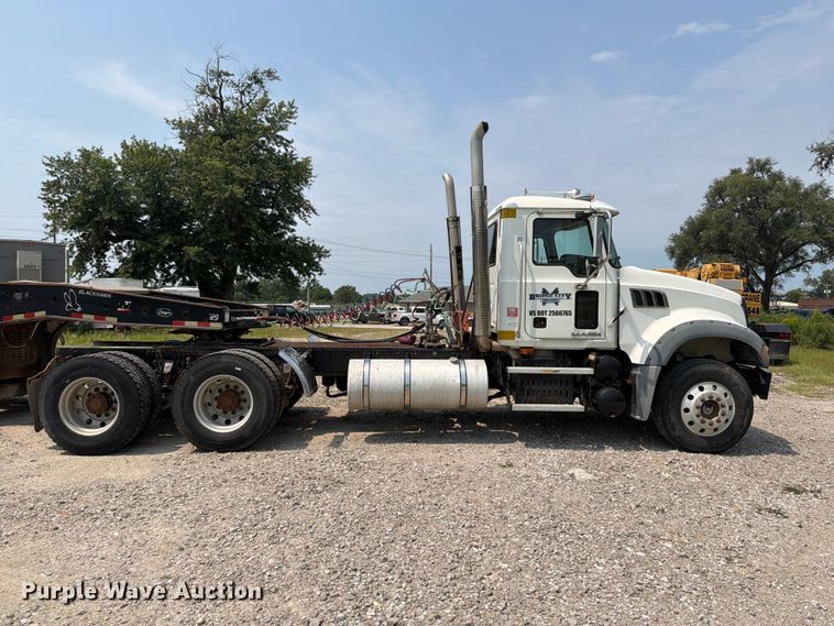 image for item OE9674 2008 Mack GU semi truck