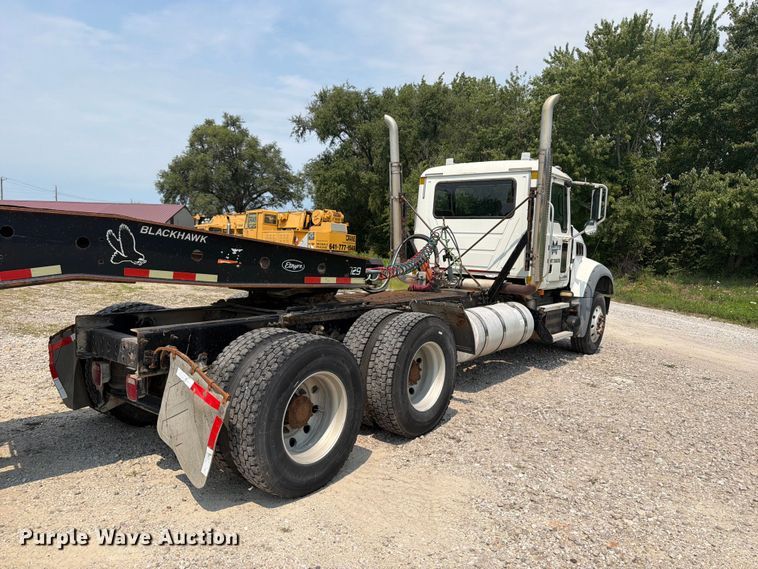 image for item OE9674 2008 Mack GU semi truck