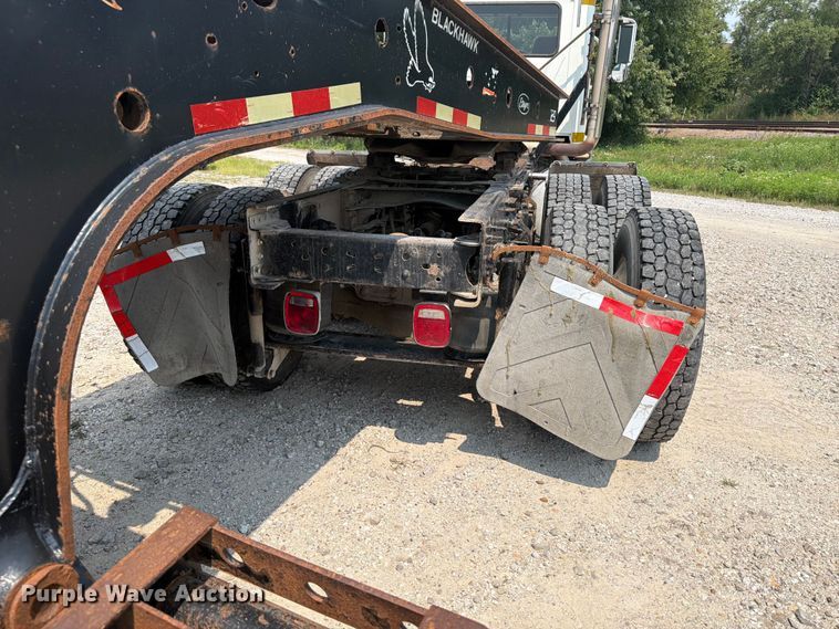 image for item OE9674 2008 Mack GU semi truck