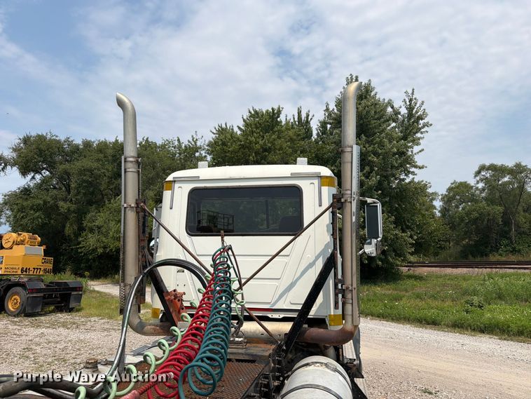 image for item OE9674 2008 Mack GU semi truck