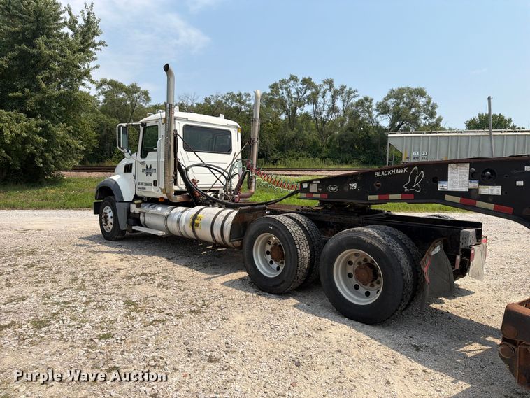image for item OE9674 2008 Mack GU semi truck