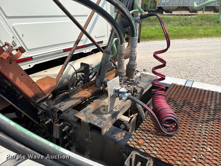 image for item OE9674 2008 Mack GU semi truck