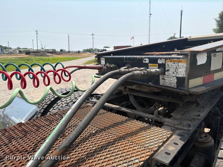 image for item OE9674 2008 Mack GU semi truck