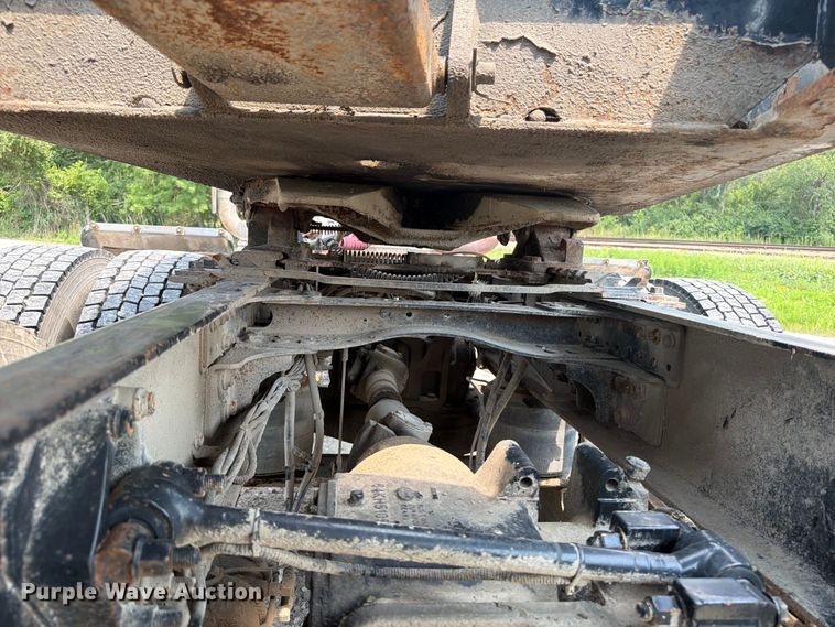 image for item OE9674 2008 Mack GU semi truck