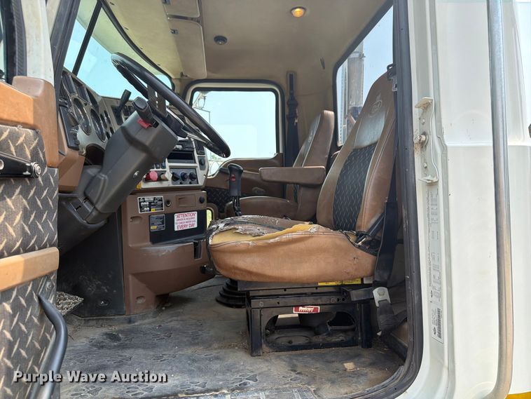image for item OE9674 2008 Mack GU semi truck
