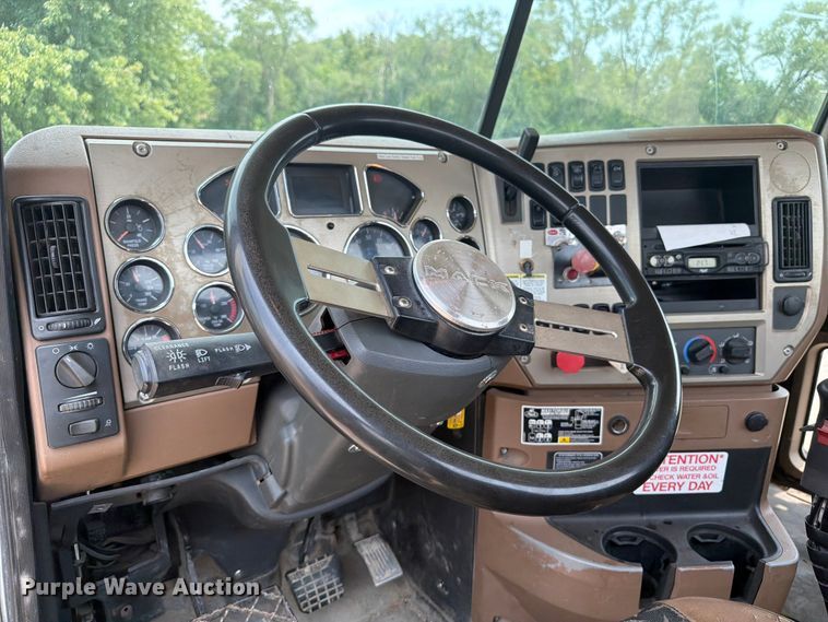 image for item OE9674 2008 Mack GU semi truck