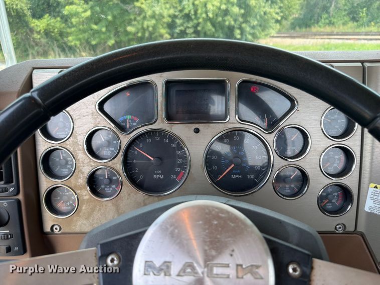 image for item OE9674 2008 Mack GU semi truck