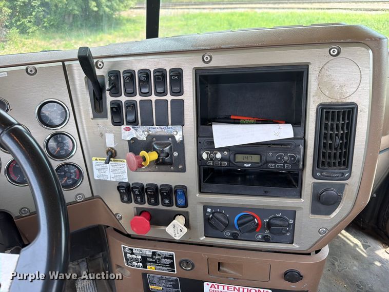 image for item OE9674 2008 Mack GU semi truck