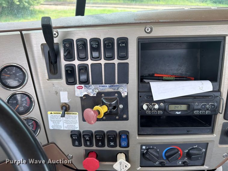 image for item OE9674 2008 Mack GU semi truck