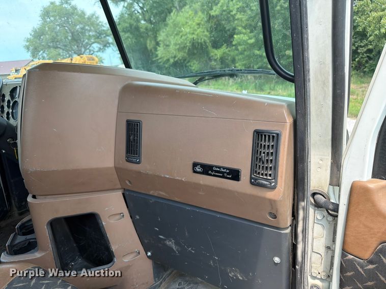 image for item OE9674 2008 Mack GU semi truck