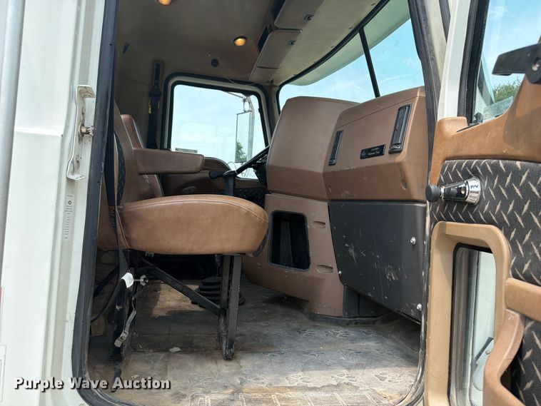 image for item OE9674 2008 Mack GU semi truck