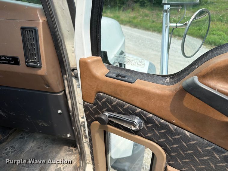 image for item OE9674 2008 Mack GU semi truck