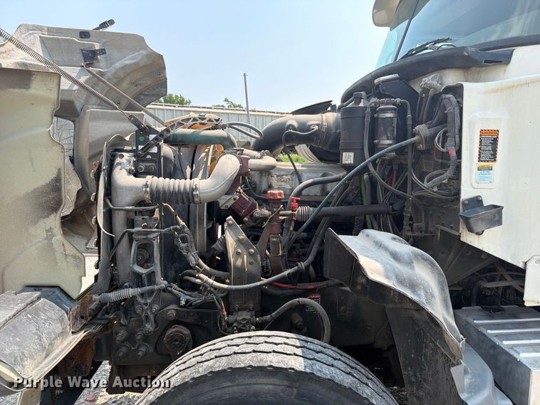image for item OE9674 2008 Mack GU semi truck