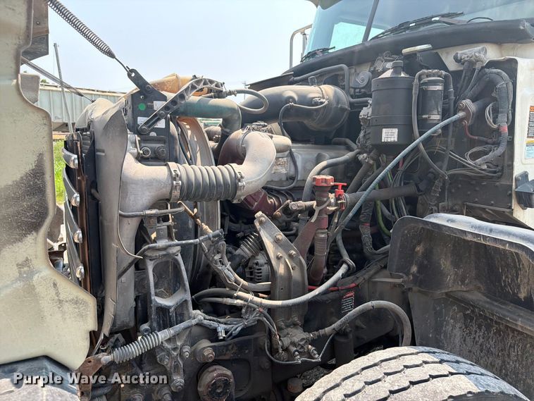 image for item OE9674 2008 Mack GU semi truck