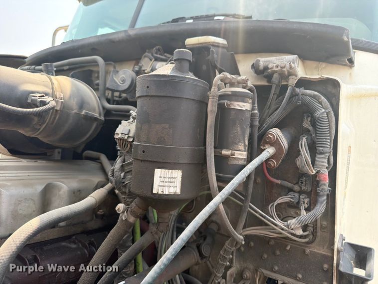 image for item OE9674 2008 Mack GU semi truck