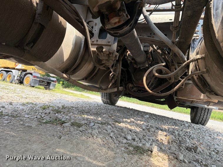 image for item OE9674 2008 Mack GU semi truck