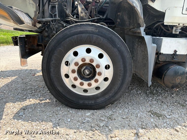 image for item OE9674 2008 Mack GU semi truck