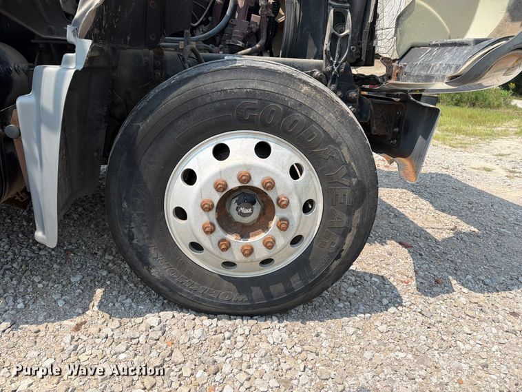image for item OE9674 2008 Mack GU semi truck