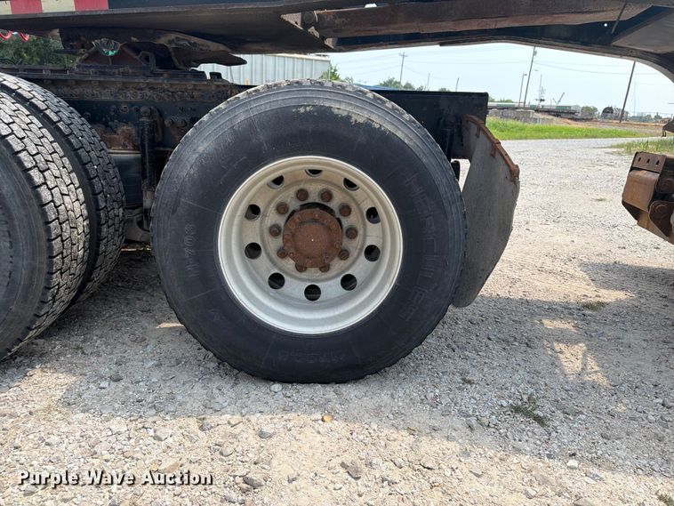 image for item OE9674 2008 Mack GU semi truck