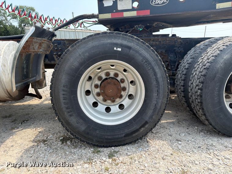image for item OE9674 2008 Mack GU semi truck