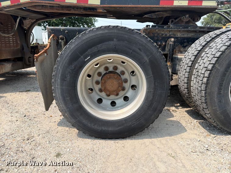 image for item OE9674 2008 Mack GU semi truck