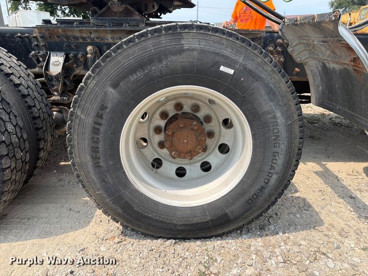 image for item OE9674 2008 Mack GU semi truck