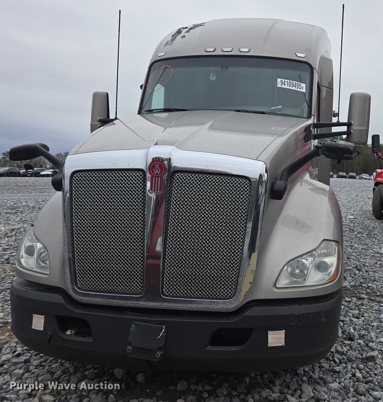 image for item YA1038 2018 Kenworth T680 semi truck