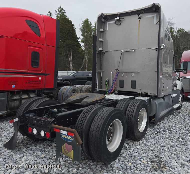 image for item YA1038 2018 Kenworth T680 semi truck