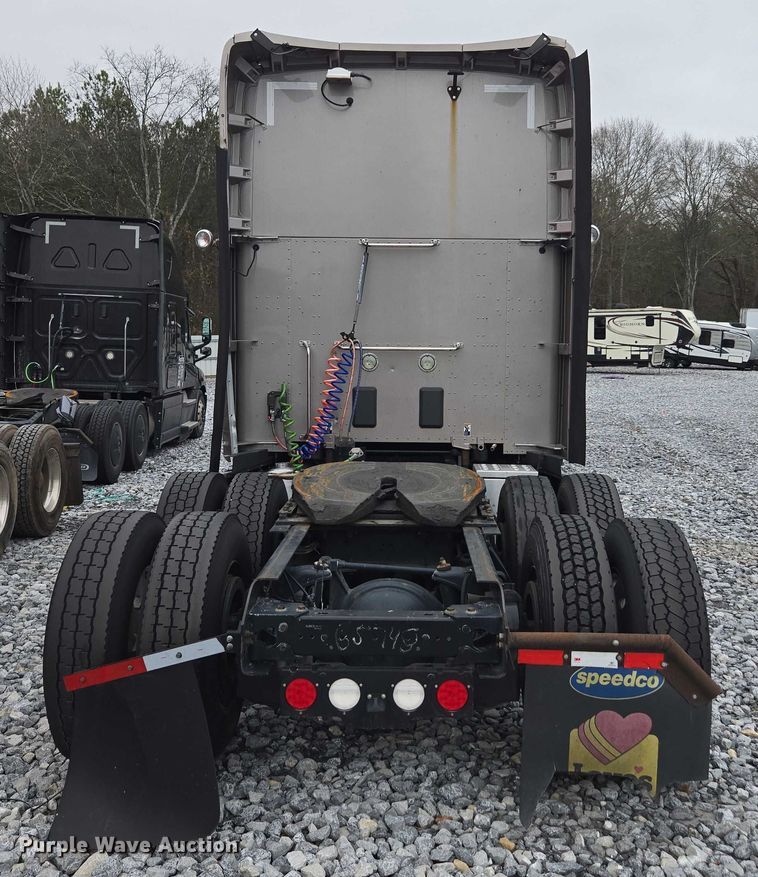 image for item YA1038 2018 Kenworth T680 semi truck