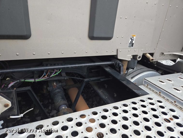 image for item YA1038 2018 Kenworth T680 semi truck