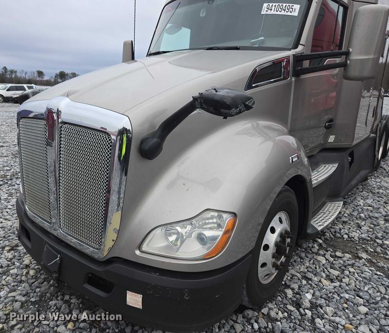 image for item YA1038 2018 Kenworth T680 semi truck