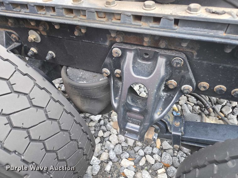 image for item YA1038 2018 Kenworth T680 semi truck