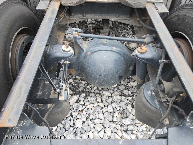 image for item YA1038 2018 Kenworth T680 semi truck