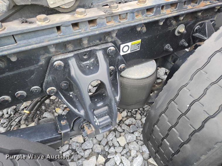 image for item YA1038 2018 Kenworth T680 semi truck