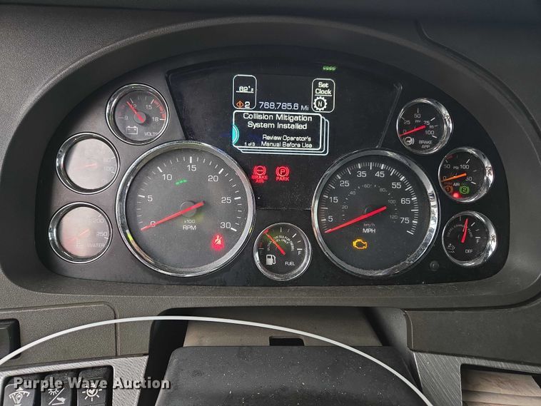 image for item YA1038 2018 Kenworth T680 semi truck