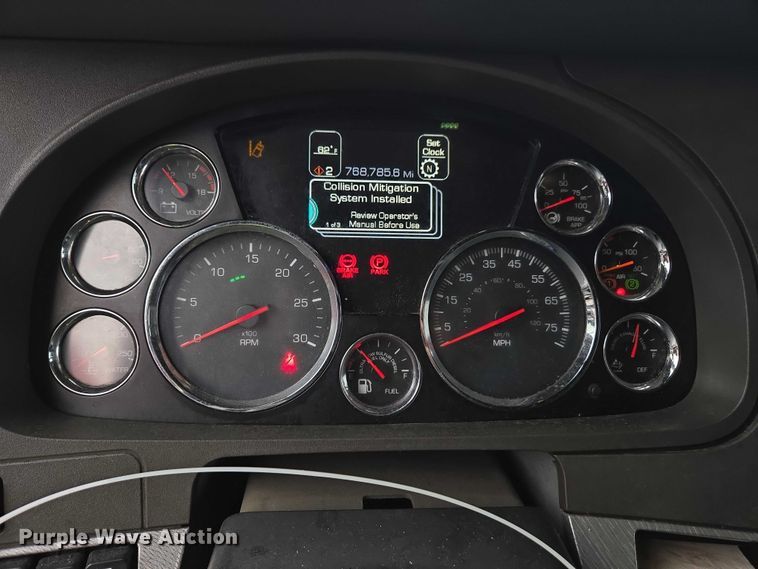 image for item YA1038 2018 Kenworth T680 semi truck
