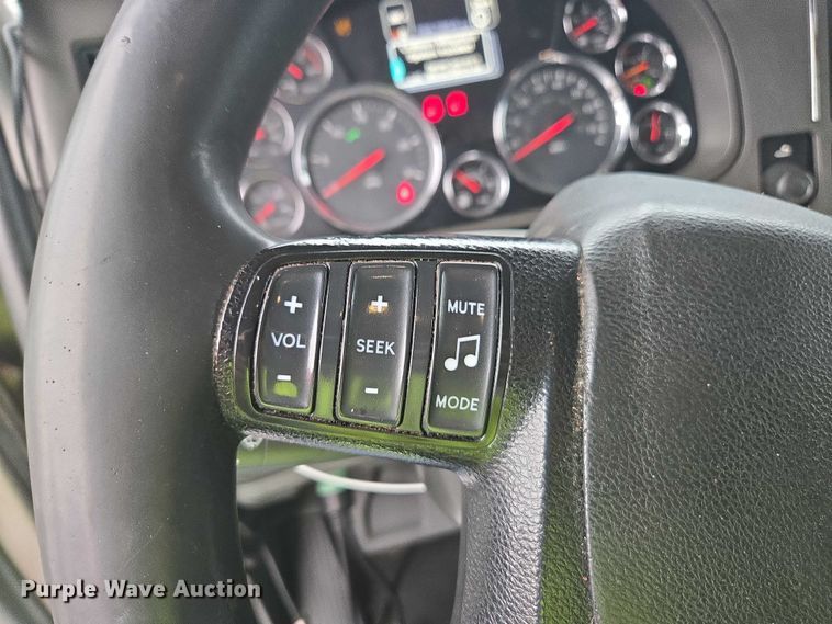 image for item YA1038 2018 Kenworth T680 semi truck