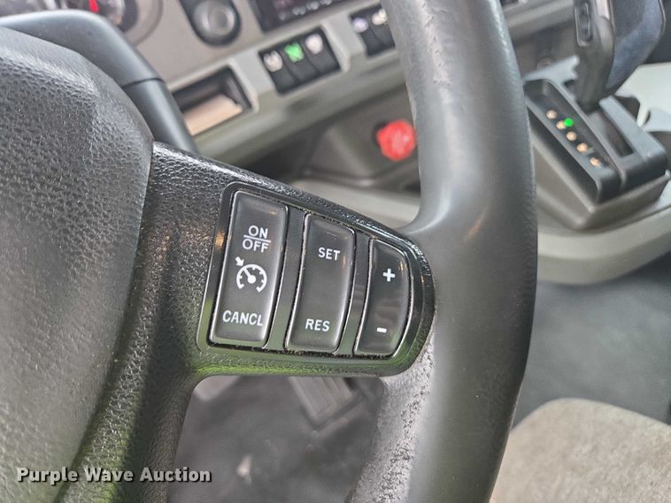 image for item YA1038 2018 Kenworth T680 semi truck