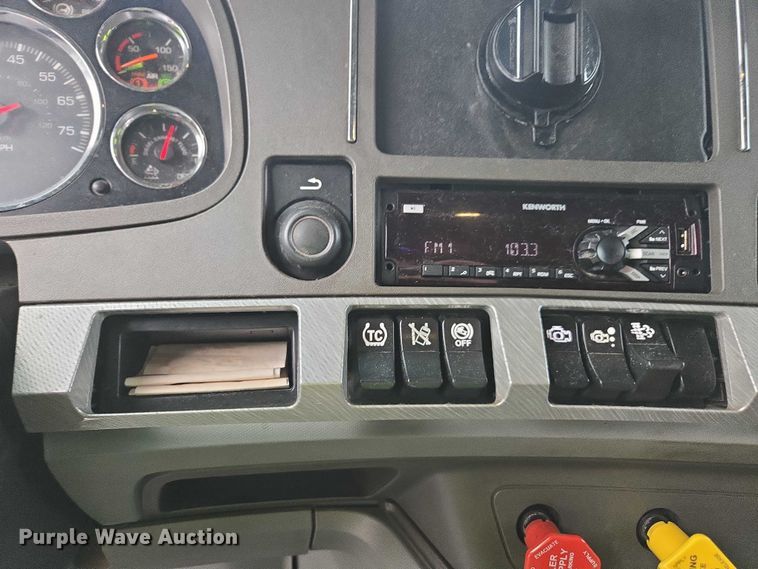 image for item YA1038 2018 Kenworth T680 semi truck