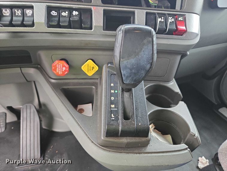 image for item YA1038 2018 Kenworth T680 semi truck